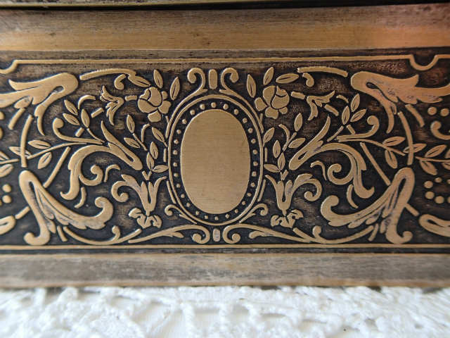 アールヌーヴォー植物文様装飾ルルドの聖母】【メタルボックス】【1858