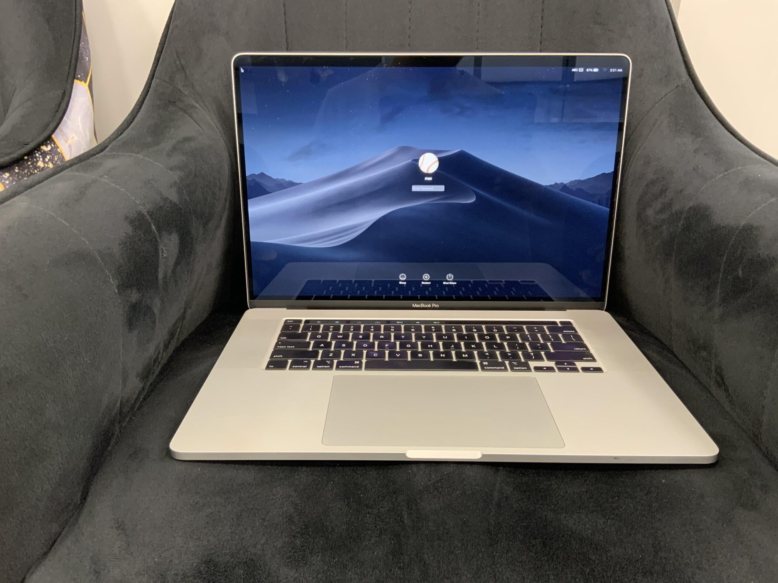 MacBook Pro 2019 16 Inch Core i9 32GB RAM 1TB SSD Used 8 GB ATI