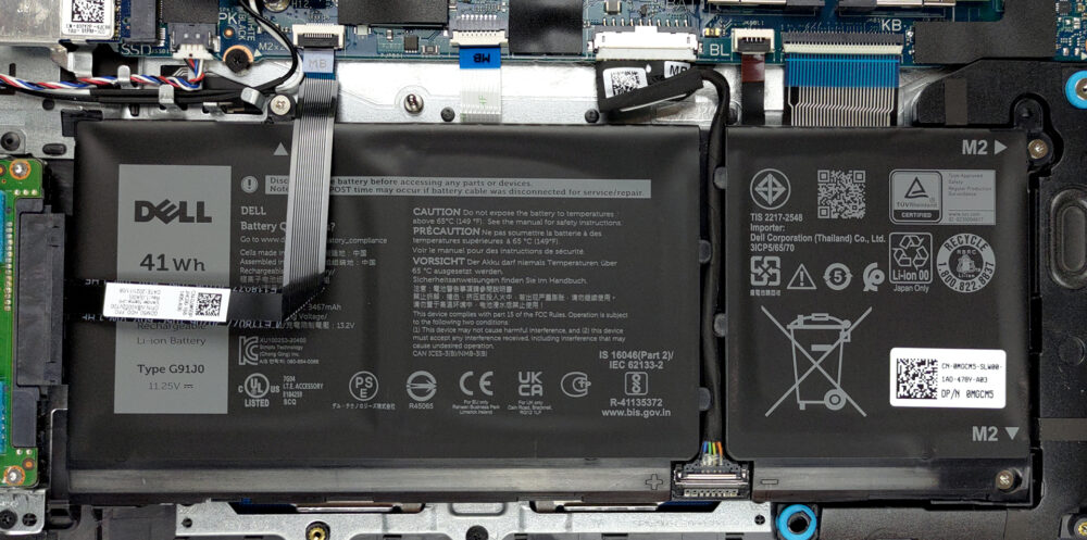 Inside Dell Vostro 15 3510 - disassembly and upgrade options