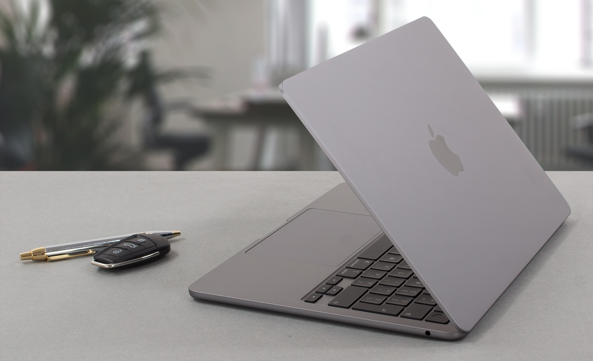 Apple MacBook Air (M2, 2022) review | LaptopMedia India