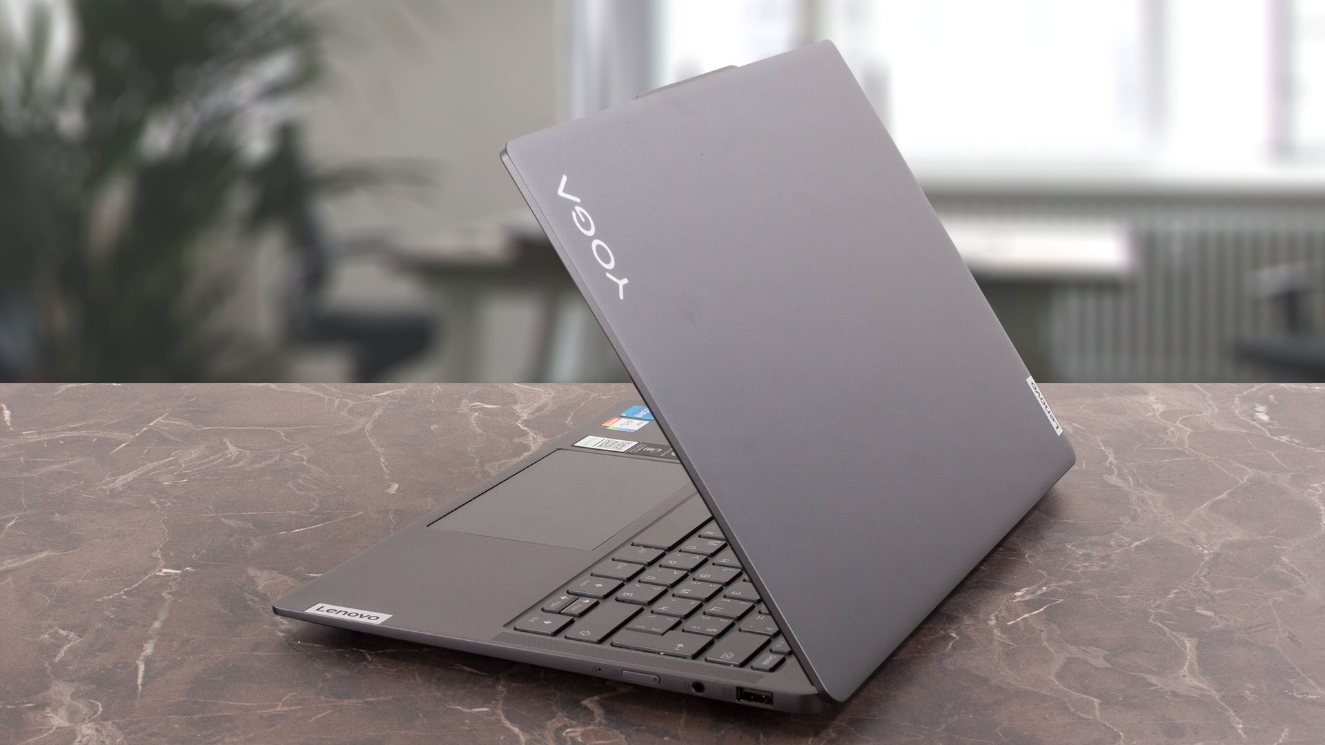 Lenovo Yoga Slim 6i (14、Gen 8、14IAP8)レビュー - Alder Lake P