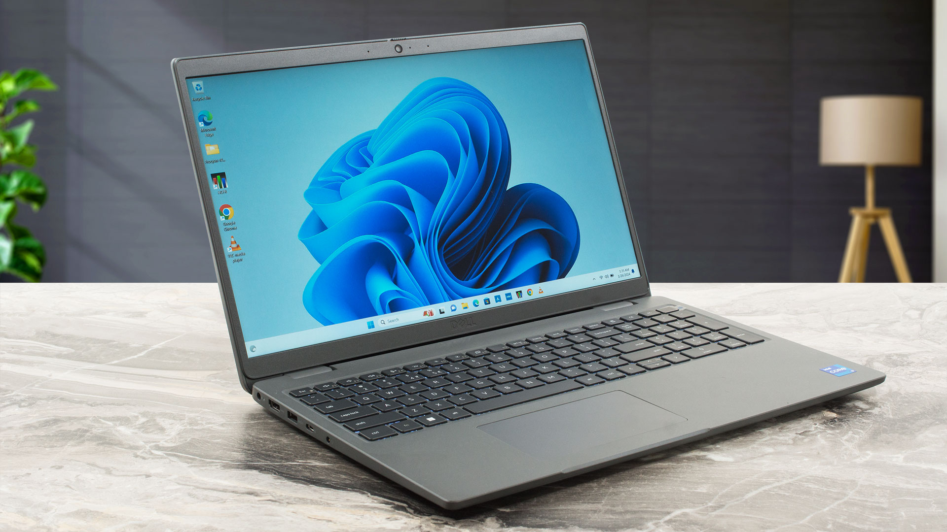 Dell Latitude 15 3540 レビュー - デザイナーには最悪だが、オフィス