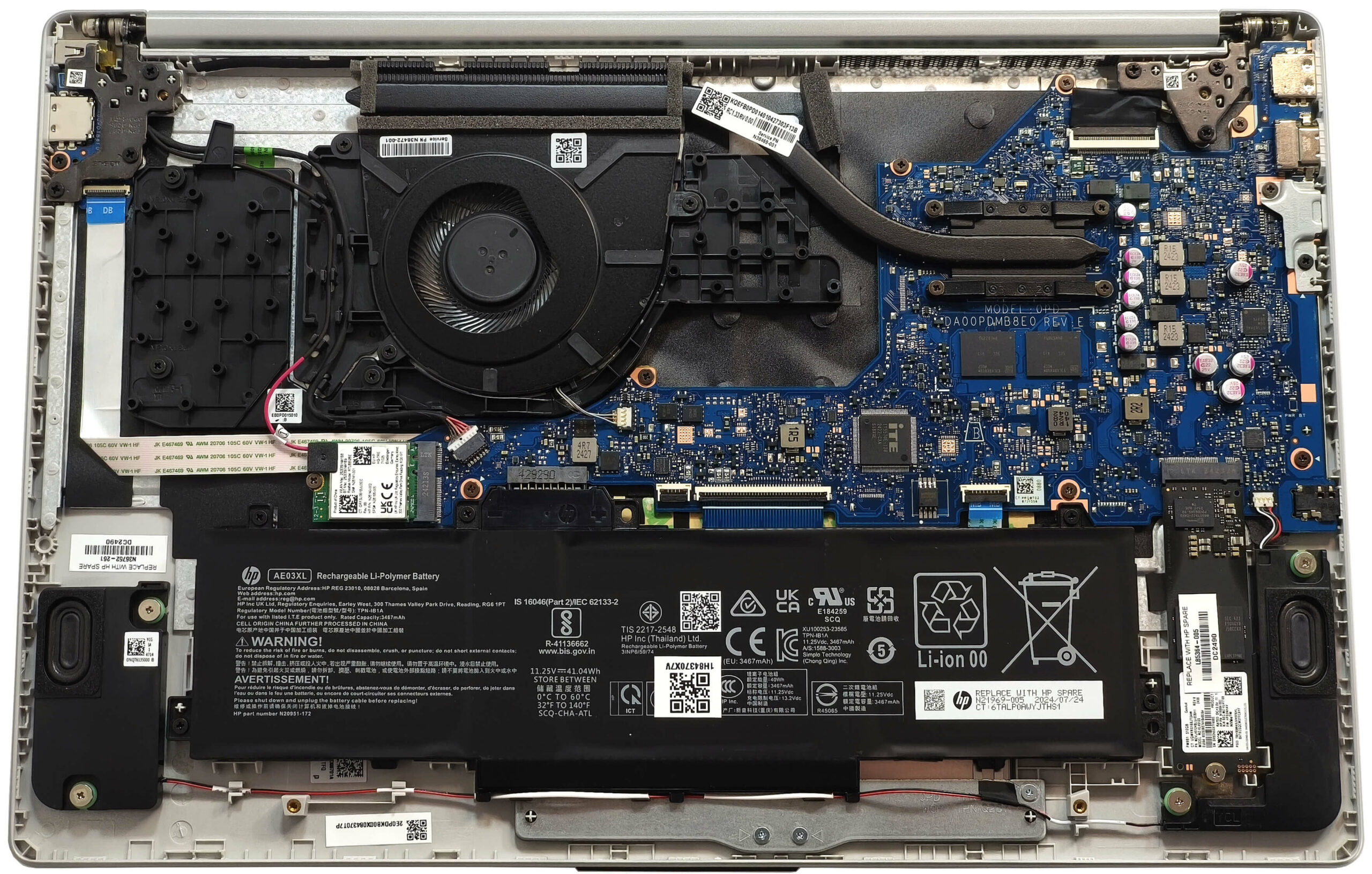 HP 15 (15-fc0000)の開け方 - 分解とアップグレードオプション