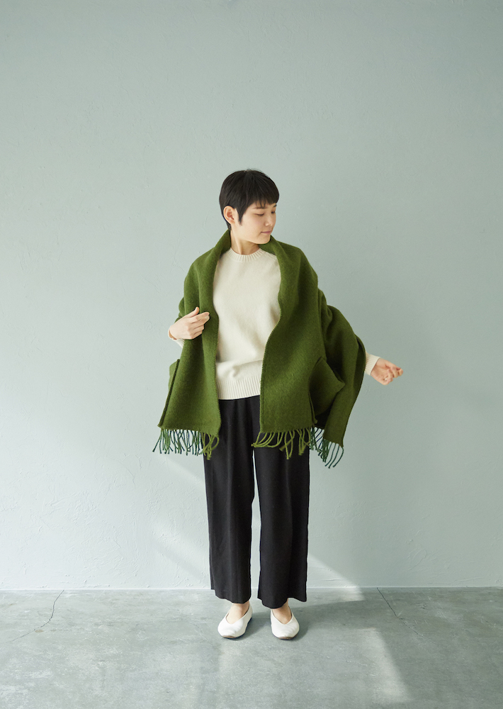 UNI pocket shawl（olive） – LAPUAN KANKURIT（ラプアンカンクリ）