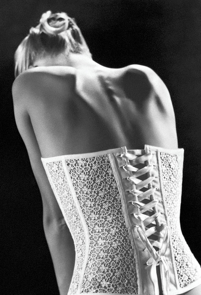 ブラック リバーレースディテール トライアングルブラ｜La Perla