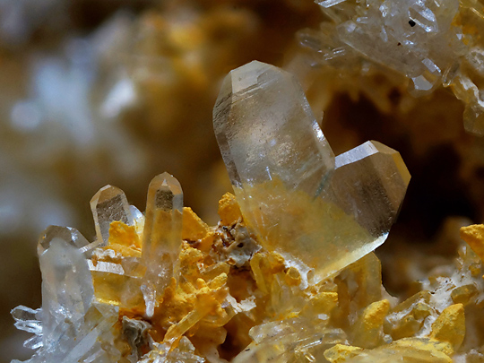 水晶 日本式双晶 Quartz Japan law twin 鉱物たちの庭