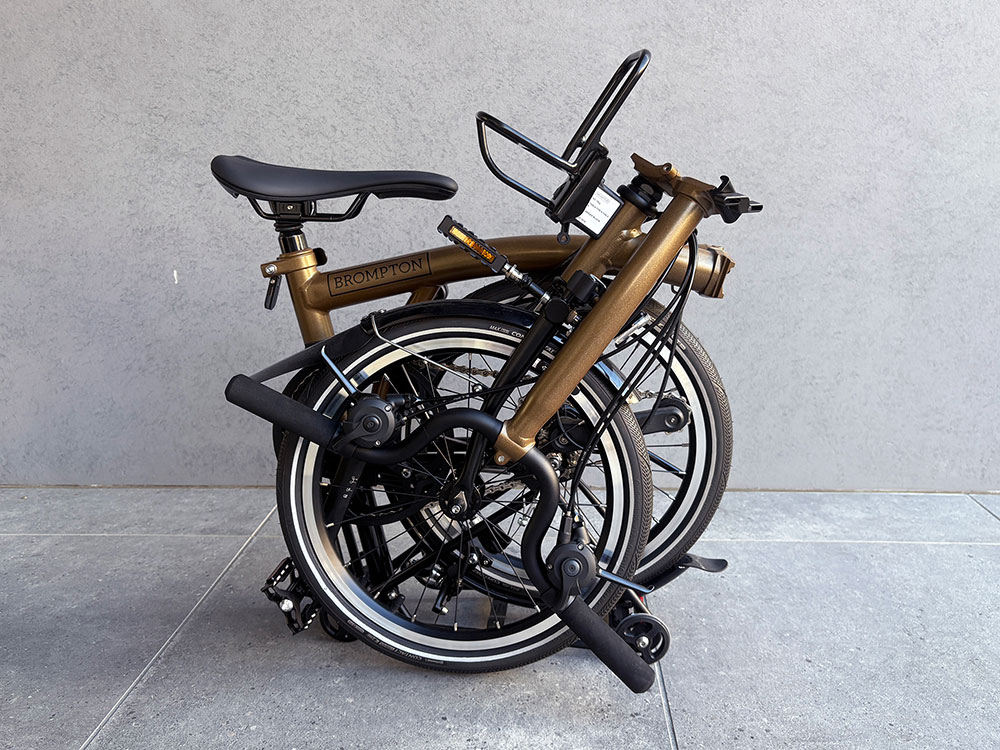 ブロンプトンの「積む自由度」を広げるシンプルキャリア NITTO製