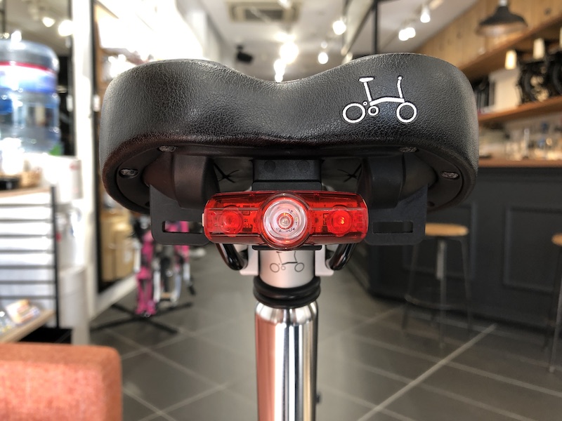 ブロンプトン専用設計 リアライト「Battery Lamp Rear」 - LIFE with