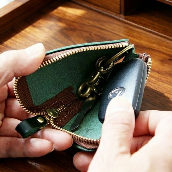 公式サイト・薬院本店限定/ルガトショルダー／レザーZIPキーケース