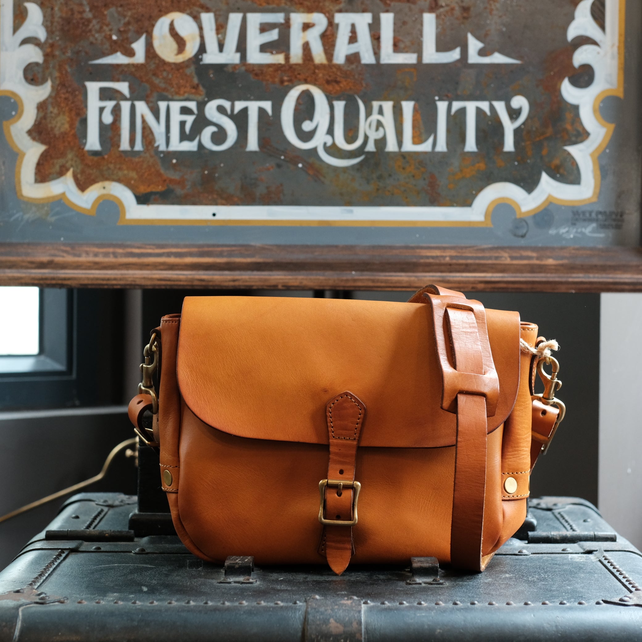 VASCO Postman Shoulder Bag – Leather Healer