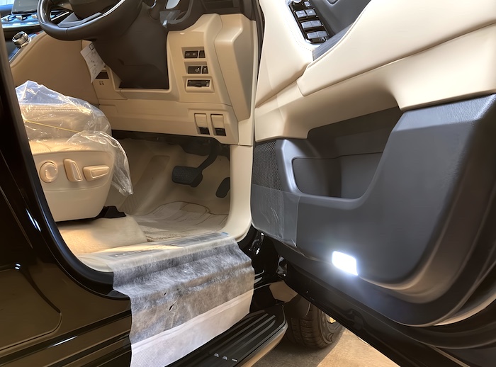 ランクル300／純正交換用 LED(3030Chips)ドアカーテシランプ