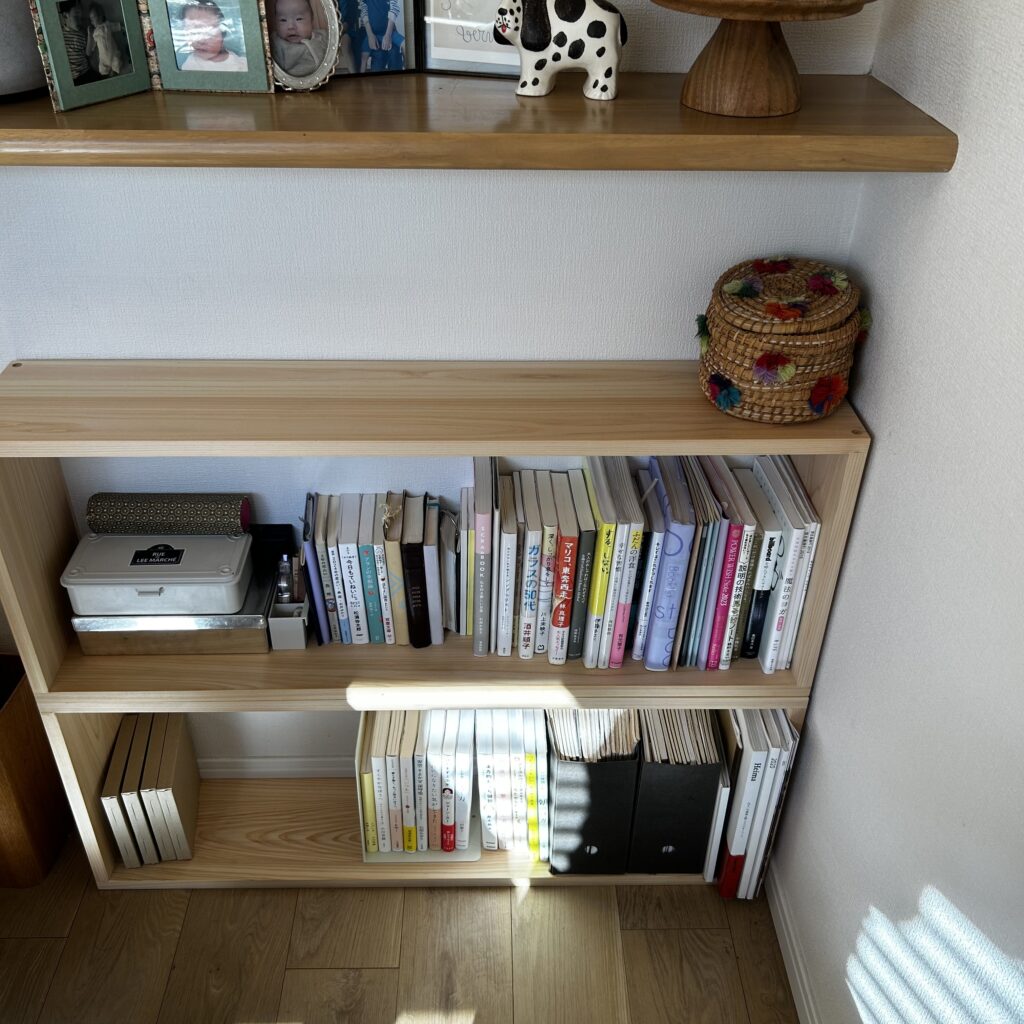 OURHOME】国産ひのきのオープンボックスを本棚に | LEE