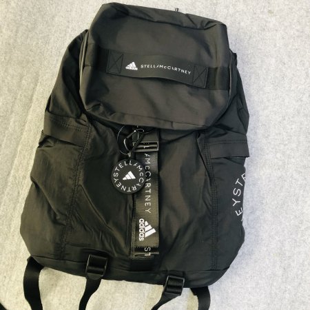 addidas✖︎ステラマッカートニーのリュック | LEE