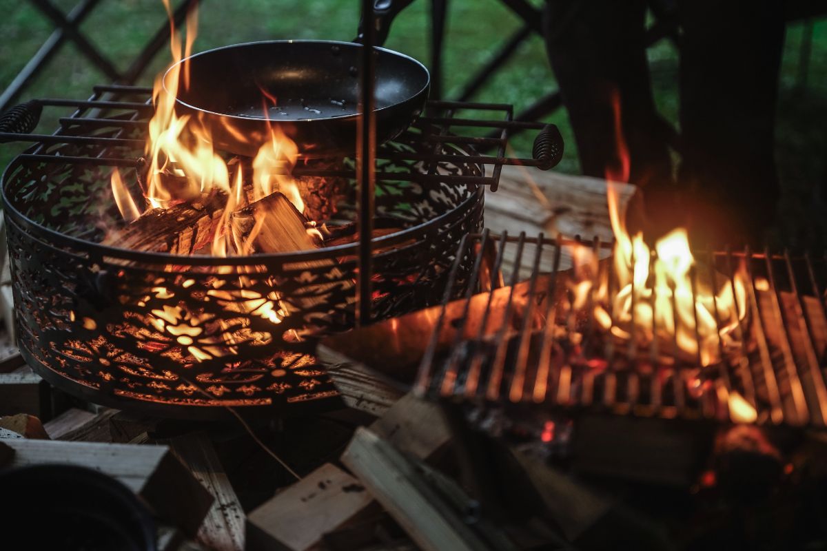 サンゾクマウンテン 焚き火台「悪tega」徹底レビュー！唯一無二の無骨