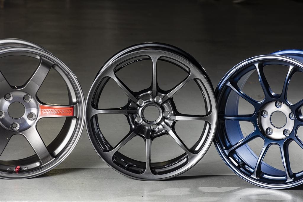 ホイールカタログ2022-2023冬】レイズの名作ホイール「TE37」とともに