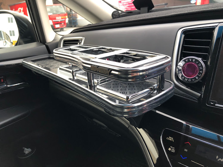 オデッセイのD.A.Dギャルソン・フロントテーブル取付・フロント