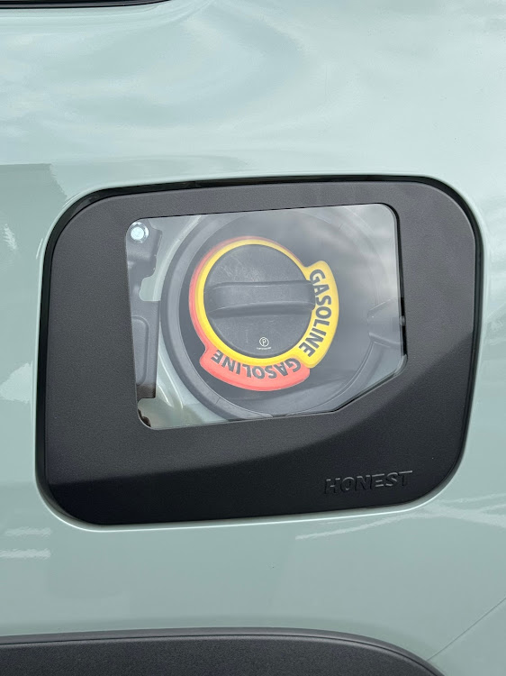 RAV4のHONESTガラスリッド・滋賀MT・給油リング・オレンジ・イエロー