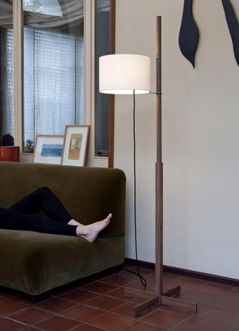 Santa & Cole TMM FLOOR LIGHT【ミゲル・ミラ氏デザイン2色展開の