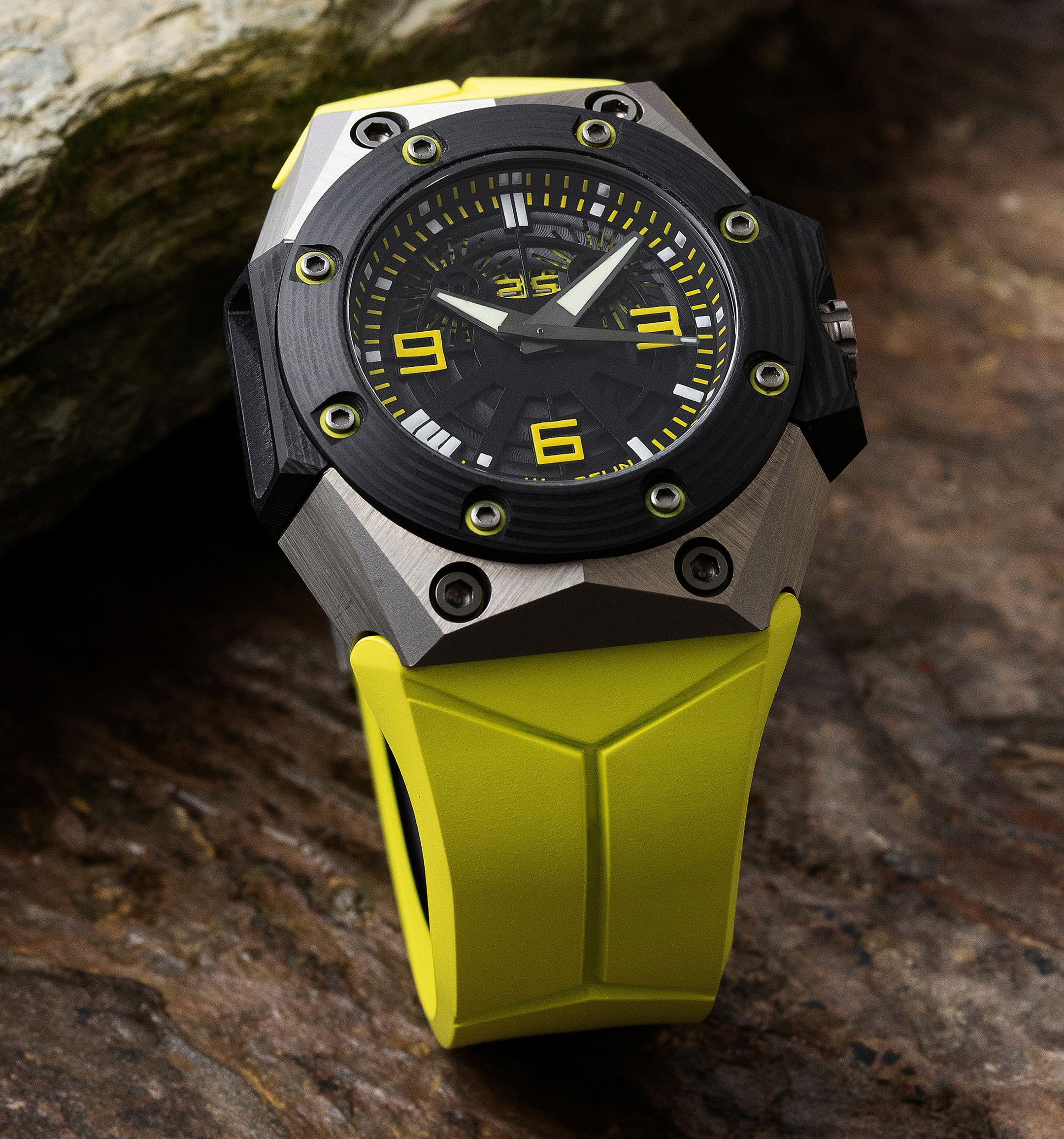 Oktopus Double Date 3DTP Carbon and Titanium — Linde Werdelin