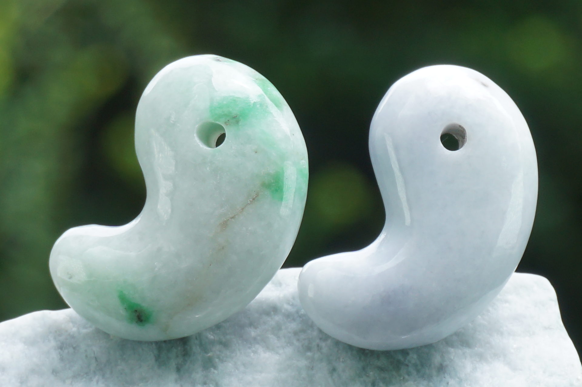 糸魚川翡翠勾玉 糸魚川翡翠 勾玉 ラベンダー翡翠 ラベンダー翡翠勾玉