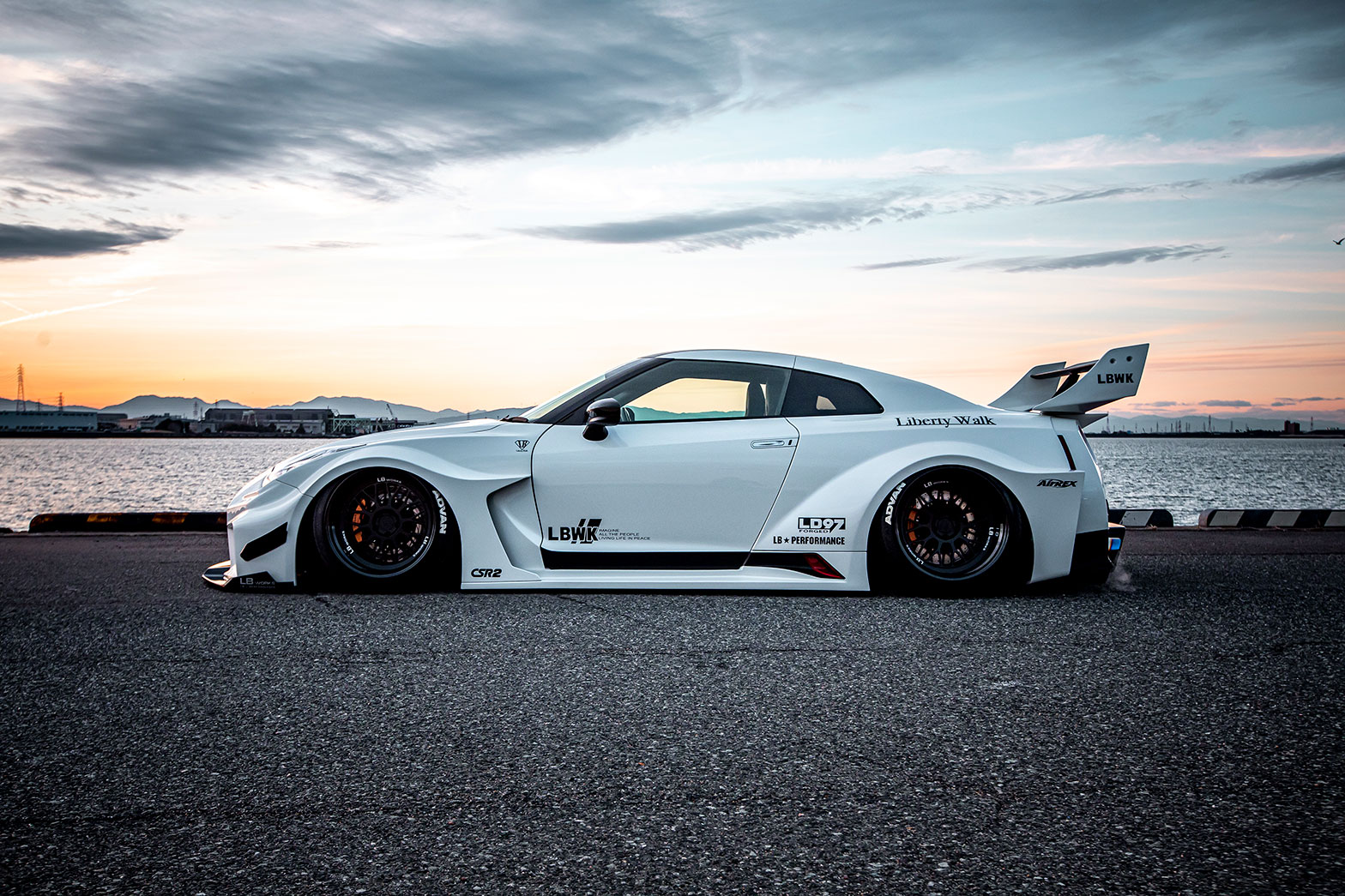 LB-Silhouette WORKS GT NISSAN 35GT-RR - LIBERTY WALK | リバティー