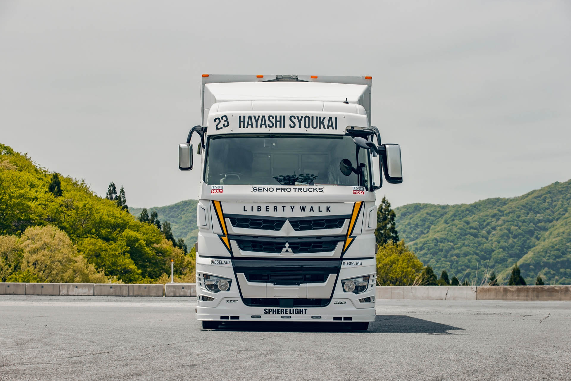 LB-TRUCKS Mitsubishi Fuso SUPER GREAT - LIBERTY WALK | リバティー