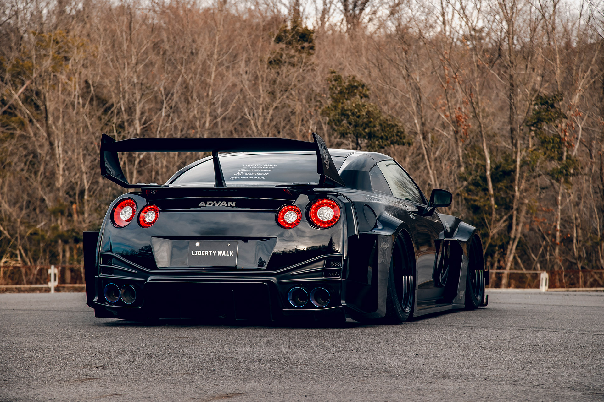 LB-Silhouette WORKS GT NISSAN 35GT-RR - LIBERTY WALK | リバティー
