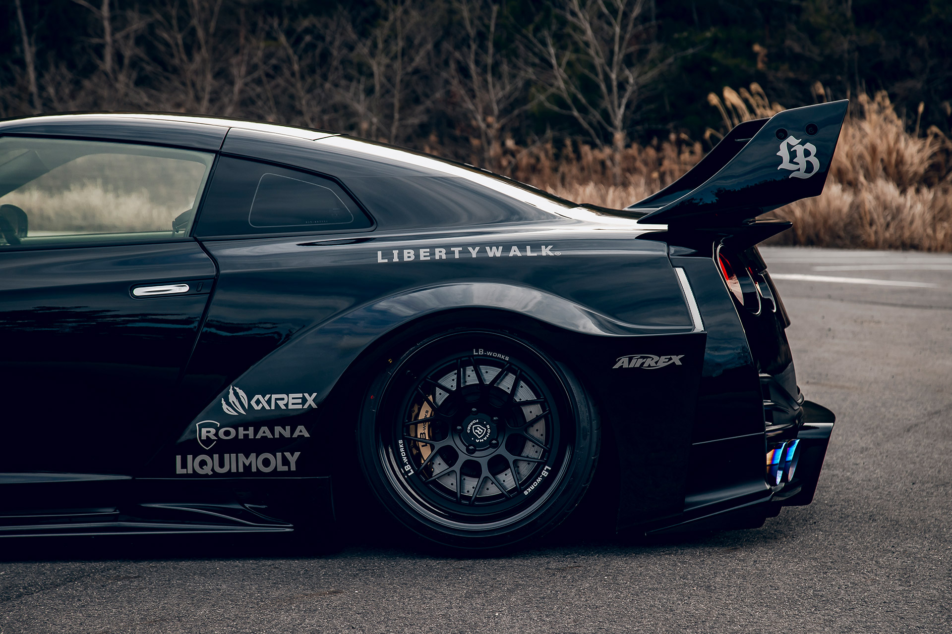 LB-Silhouette WORKS GT NISSAN 35GT-RR - LIBERTY WALK | リバティー
