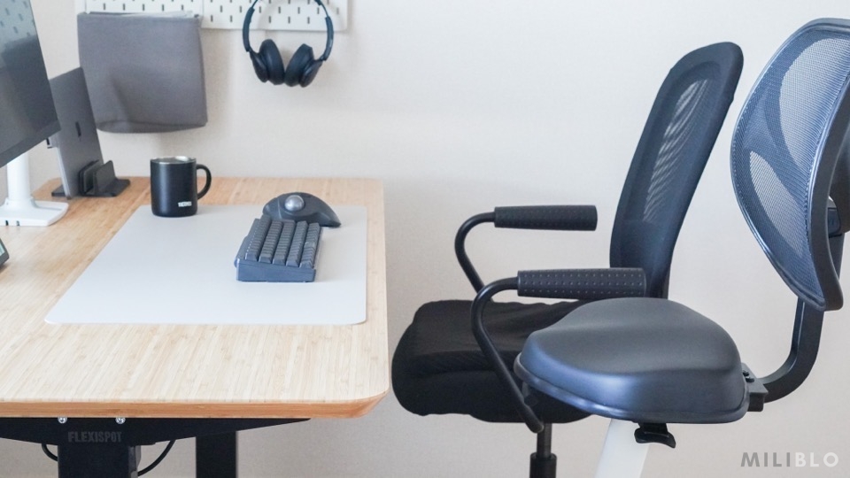 FlexiSpot Sit2Go FC211 レビュー｜デスクワークで椅子に座りながら