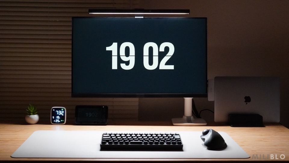 BenQ ScreenBar レビュー】定番のモニターライト導入で目に優しく