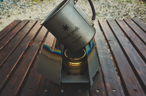 ヴァーゴ『ヘキサゴンウッドストーブ』をゴトク兼ウィンドスクリーンに