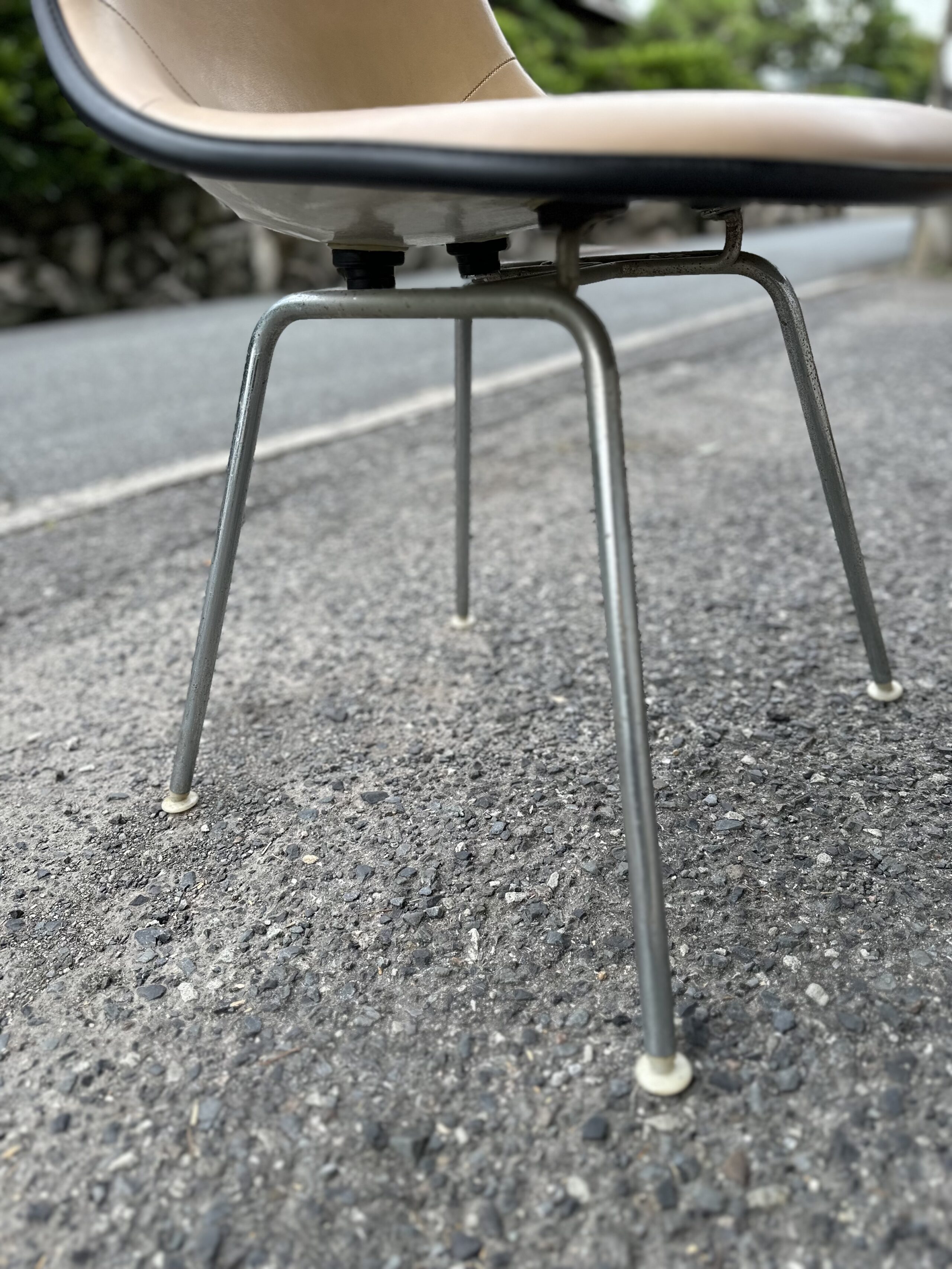 学南町店入荷情報】ハーマンミラー社製 ナウガレザー サイドシェル