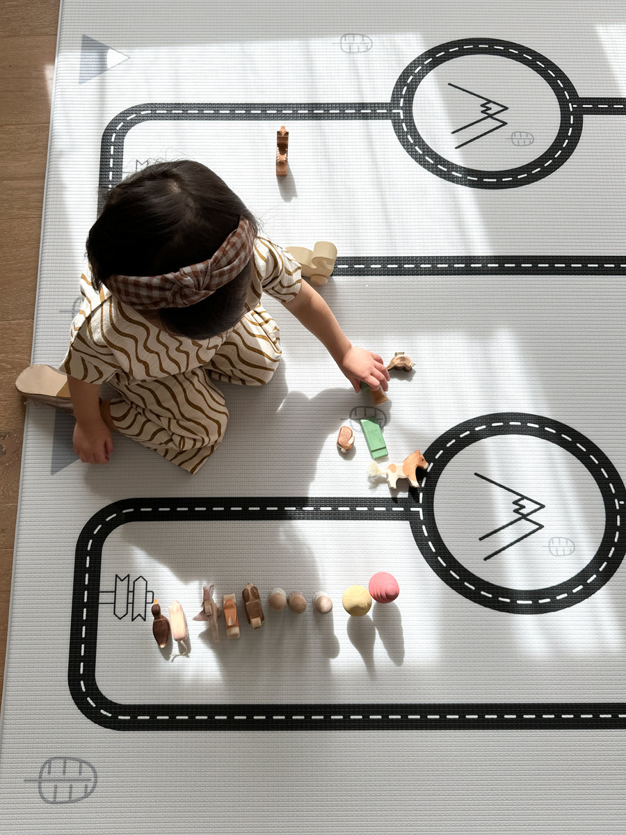 リトルボットベイビープレイマット(OFIE MAT, COUNTRY ROAD + TRIANGLE