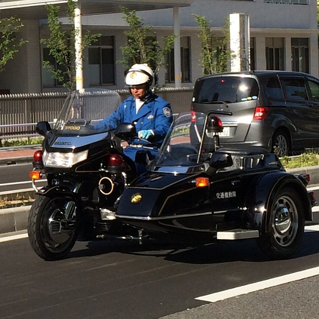 白バイならぬ黒バイ(~_~;) 兵庫県警交通機動隊 Mad police men