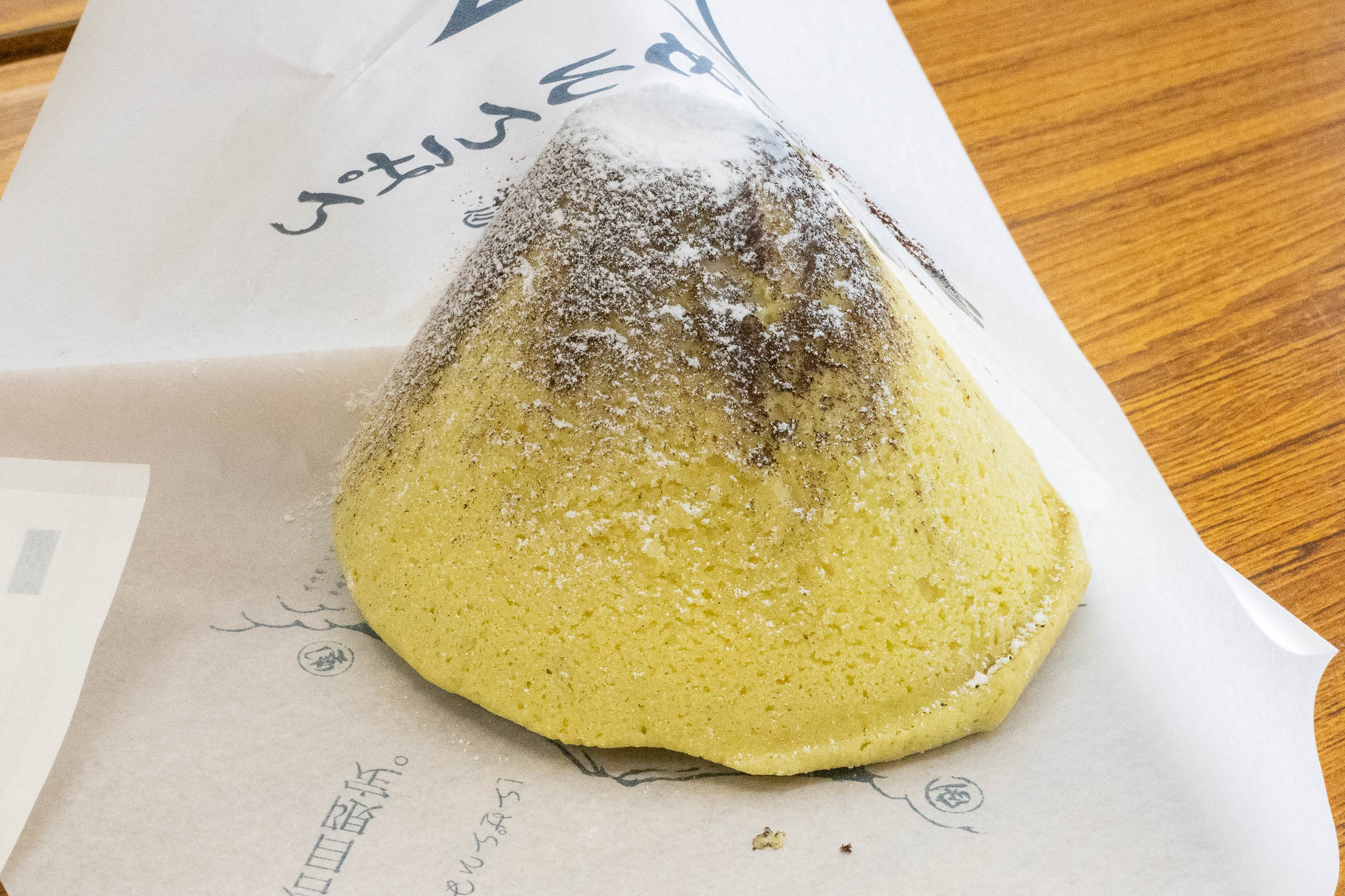 富士山めろんぱん」は富士山5合目で作られ販売される、限定の