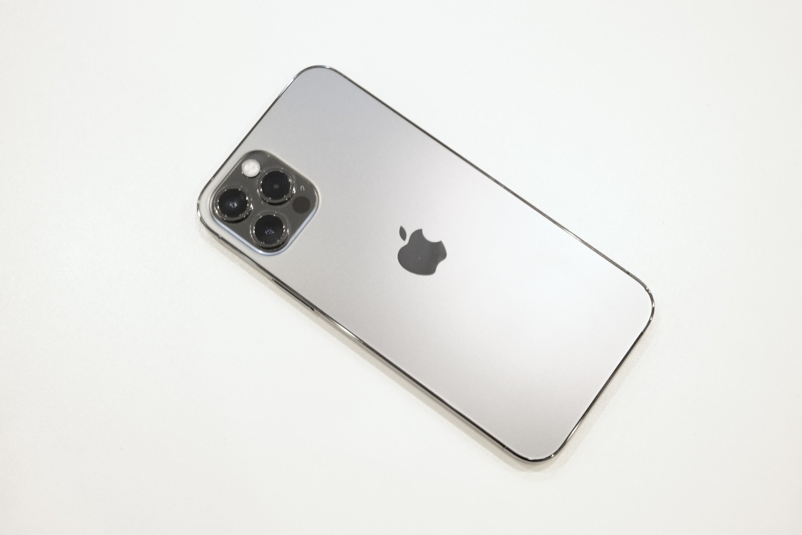 未だiPhone 12 Proだけど – Kaleidalabs