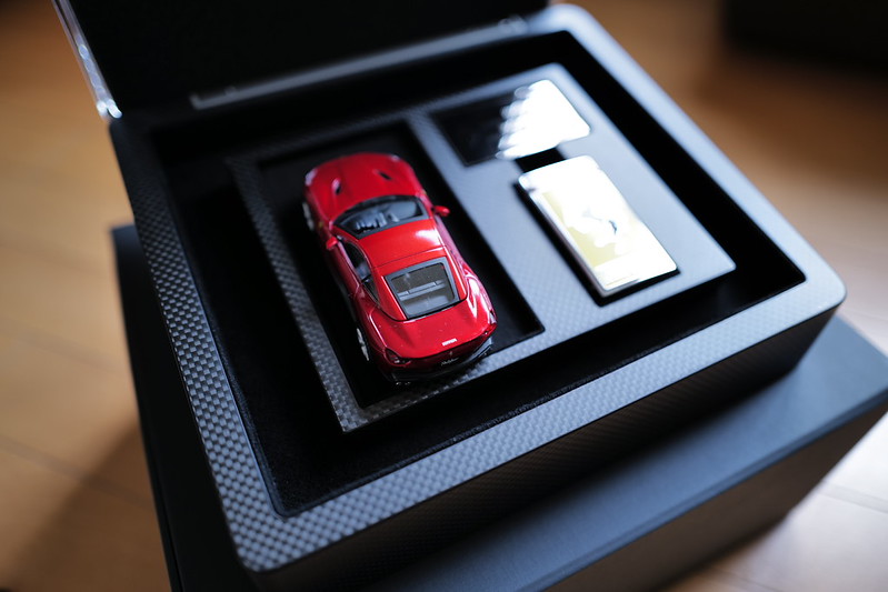 フェラーリから「納車前ギフト」、キーボックスが届く。その筐体は