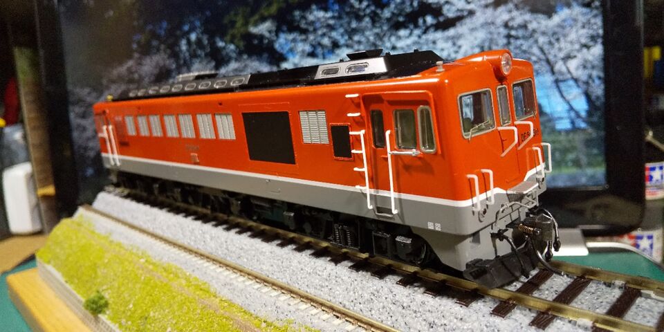 TOMIX HO DF50 後期型 朱色 入線工事 : クローゼットの中の鉄道模型