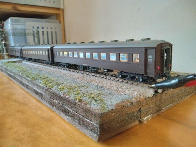 KATO HO オハフ33 茶 自作室内灯取付 : クローゼットの中の鉄道模型