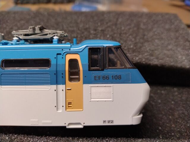 TOMIX HO EF66 100 前期型 入線工事 : クローゼットの中の鉄道模型