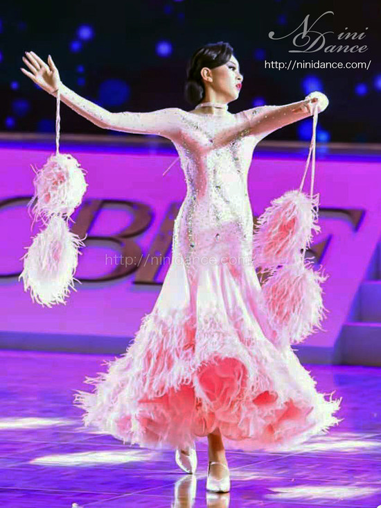 DA090羽根裾とフロートの愛しピンクのモダンドレス : 社交ダンスウェア