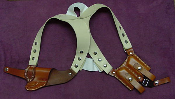 ベイシティ刑事」 JonのパンツとMAGGYのドレス : 昭和刑事銃博物館