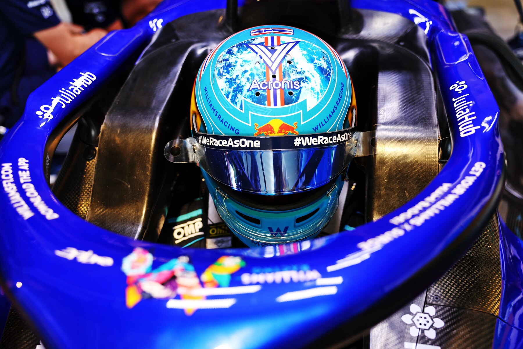 アレックス・アルボン、マイアミ仕様のヘルメット : F1通信jp