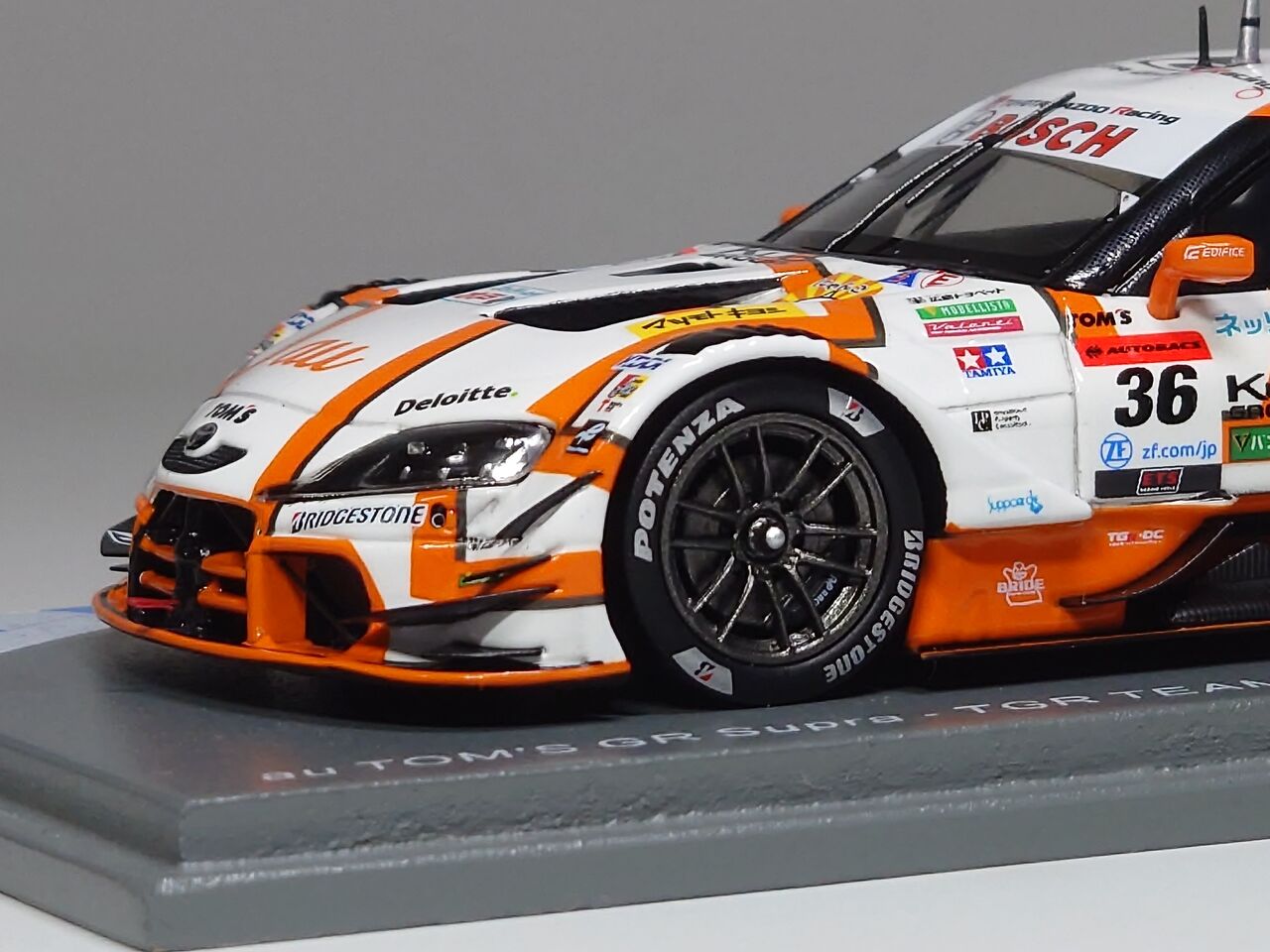 2023年GT500チャンピオン.Spark 1/43 au TOM'S GR Supra -TGR TEAM
