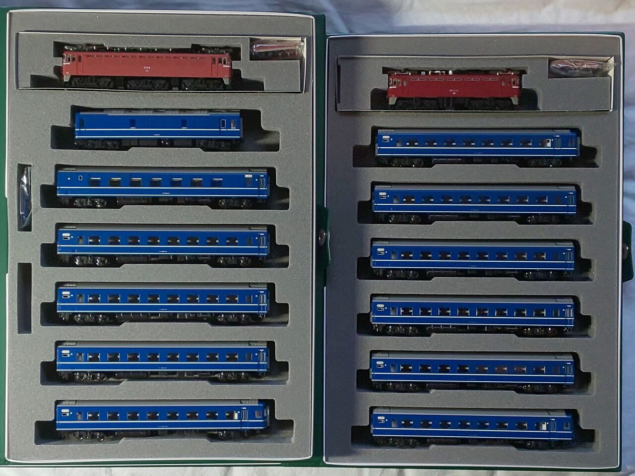 KATO 10-811/812 24系寝台特急「ゆうづる」 : KurekouPortal