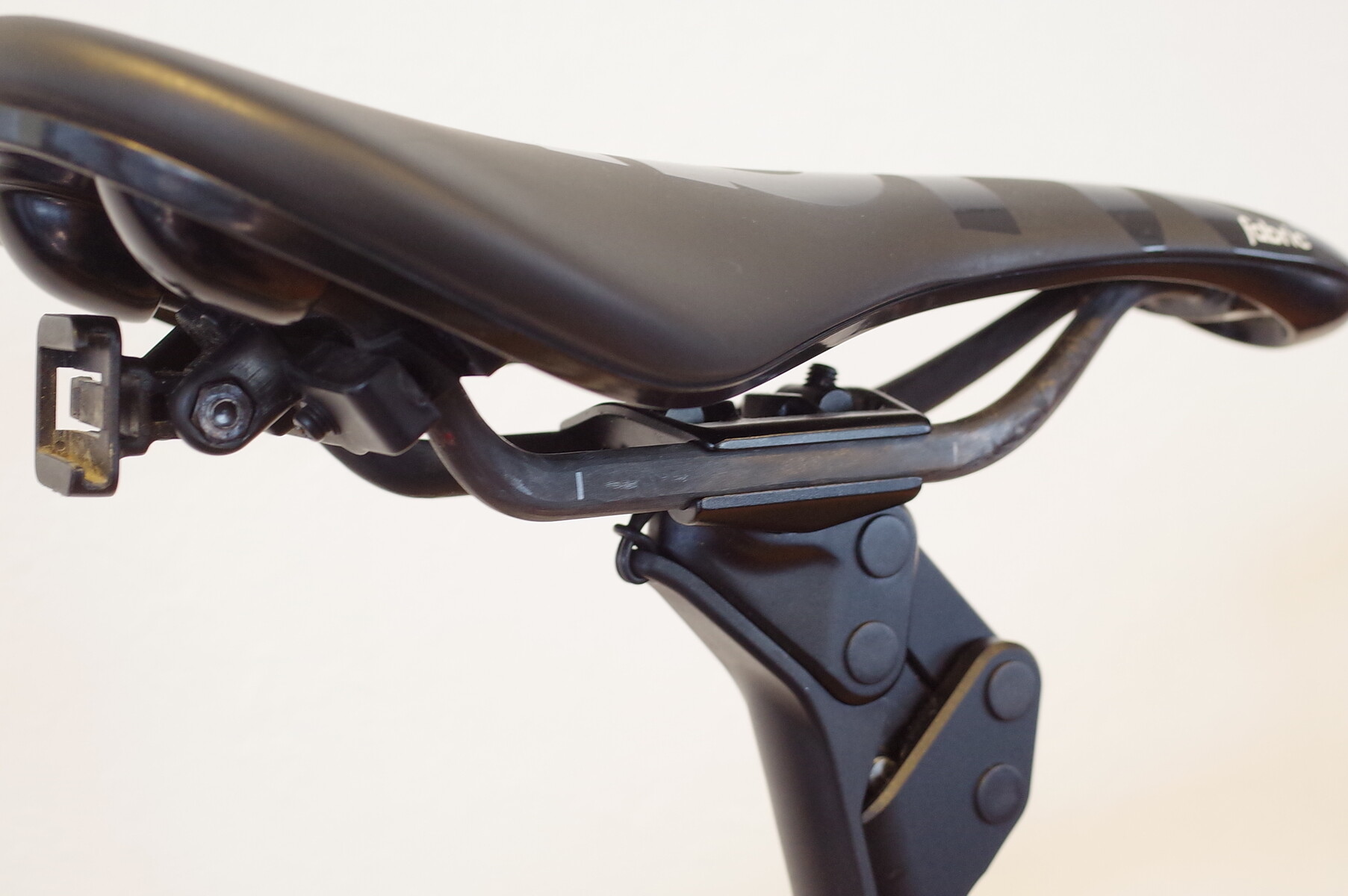 新製品レビュー】Redshiftからサスペンションシートポストが登場