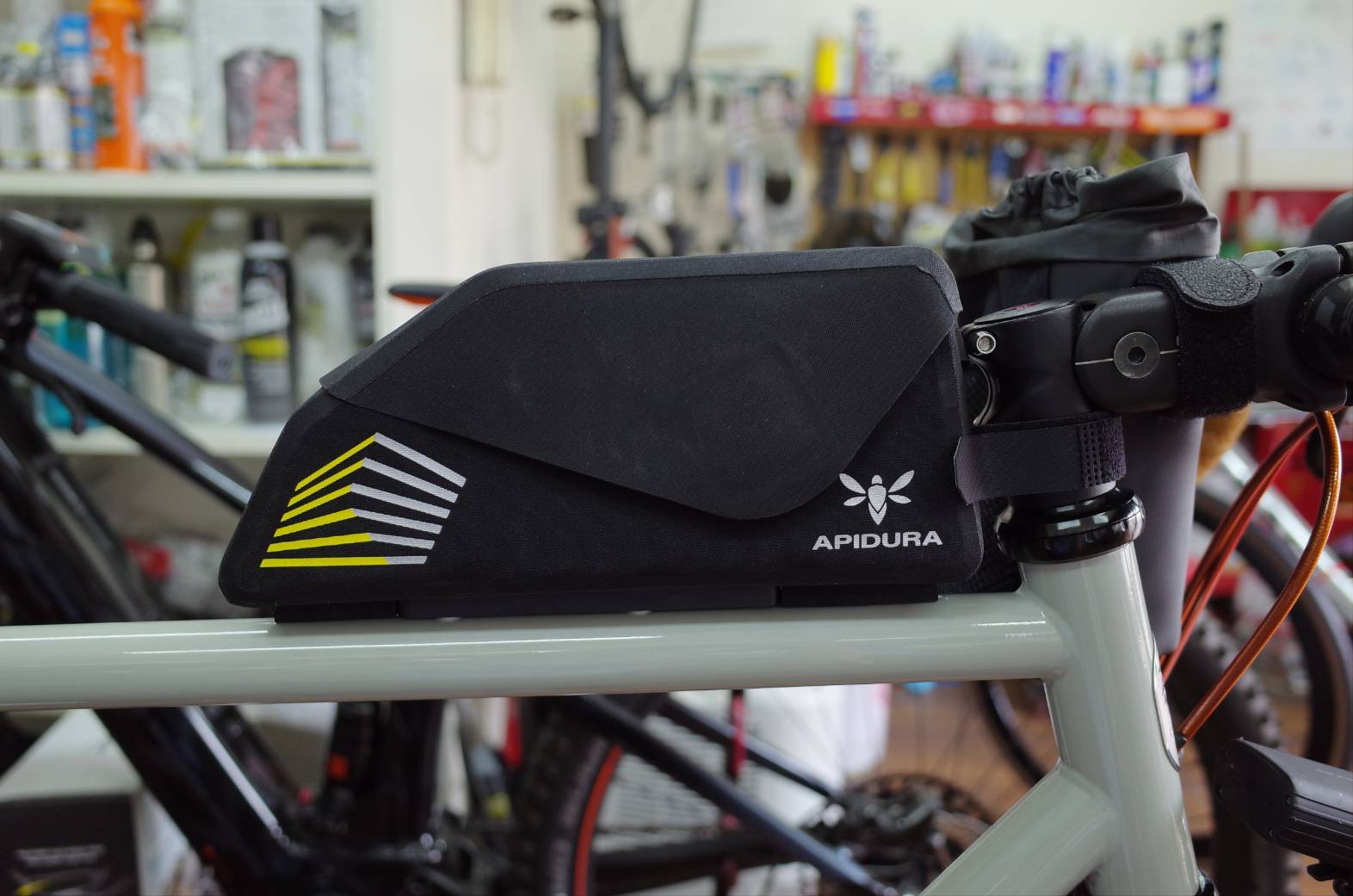 APIDURAのトップチューブバッグにボルトオンタイプが登場！ : K&M