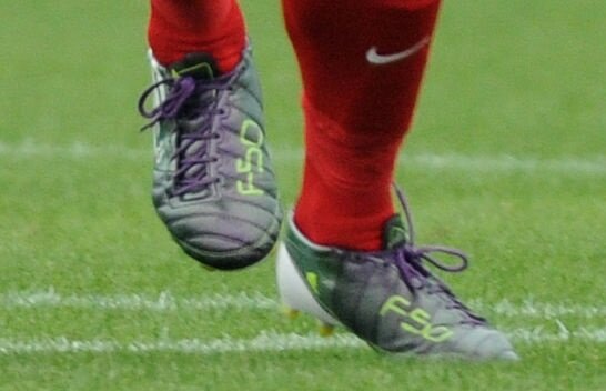 中村俊輔がTV番組でアディダス『F50アディゼロゴースト』を着用