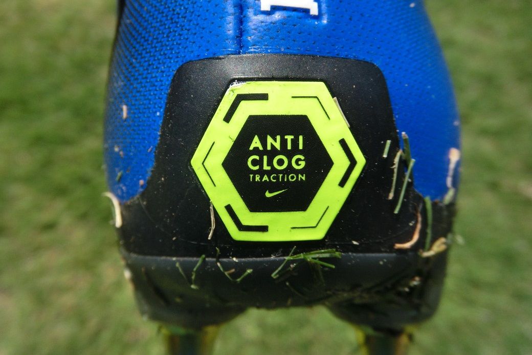 レビュー】 ナイキ アンチクロッグトラクション SG-PROソール 評価