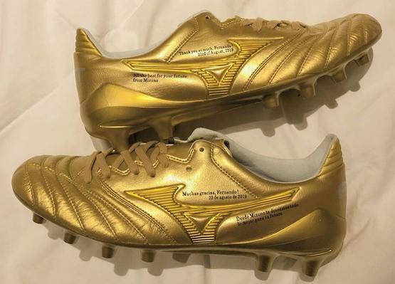 F・トーレス引退記念スパイクの黄金モレリアネオ2が超ゴールド